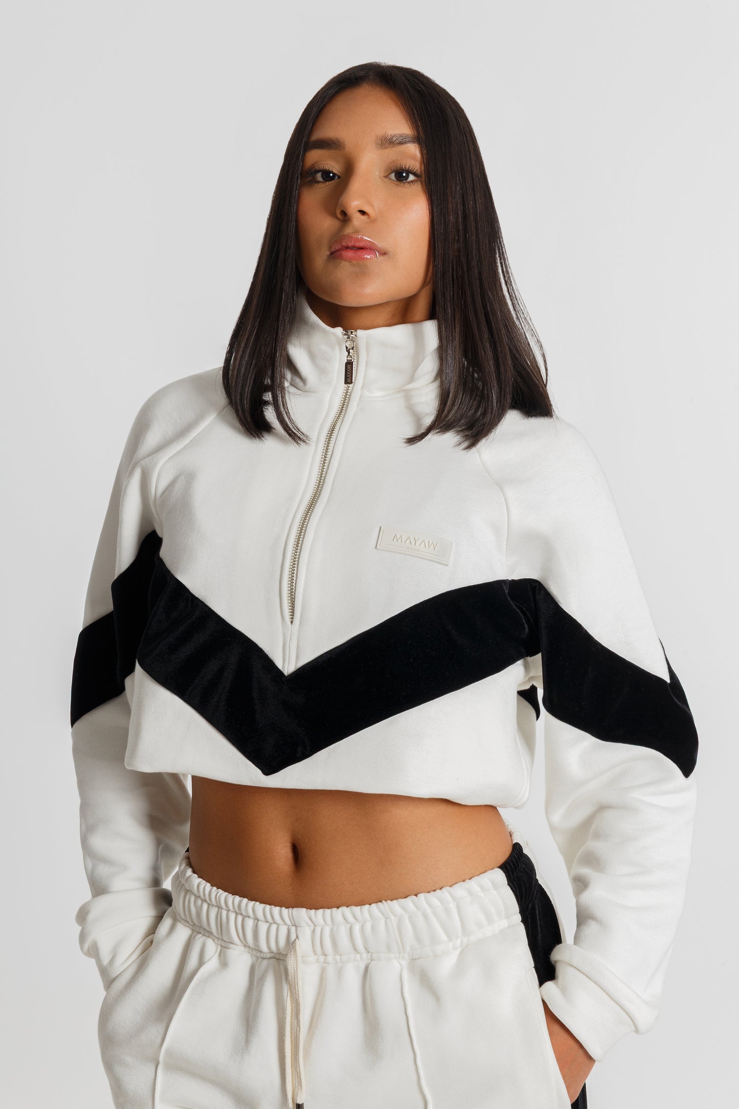 DUALITY WHITE-BLACK